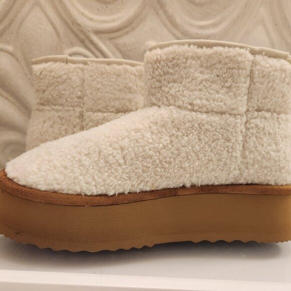 Steve Madden Crue-F Natural Sherling Boots. NIB. Size 9.5 - Picture 7 of 11